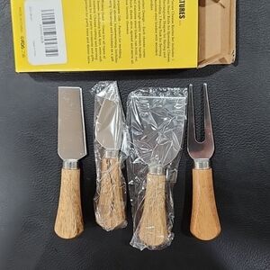 WOOD HANDLE CHEESE KNIFE SET